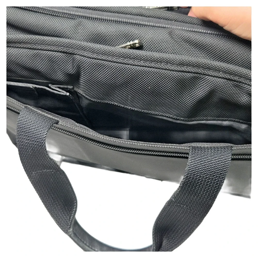 Tumi 26160D4 Black Ballistic Nylon 17in Laptop Briefcase Messenger Bag Excellent